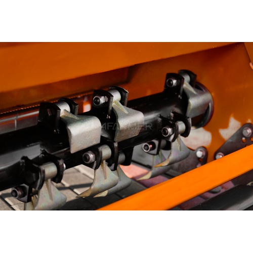 Flail mower with a hydraulic shift EFGCK-H 115 - opened flap