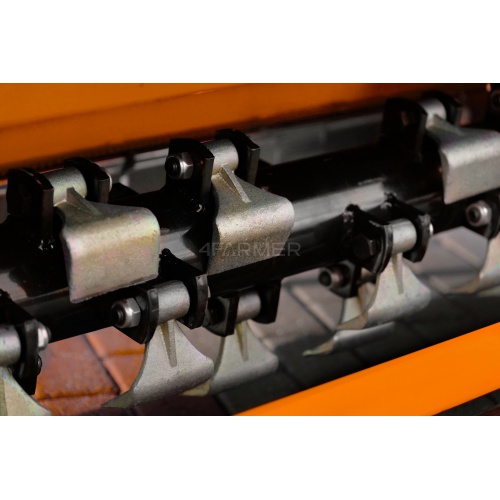 Flail mower with a hydraulic shift EFGCK-H 115 - opened flap