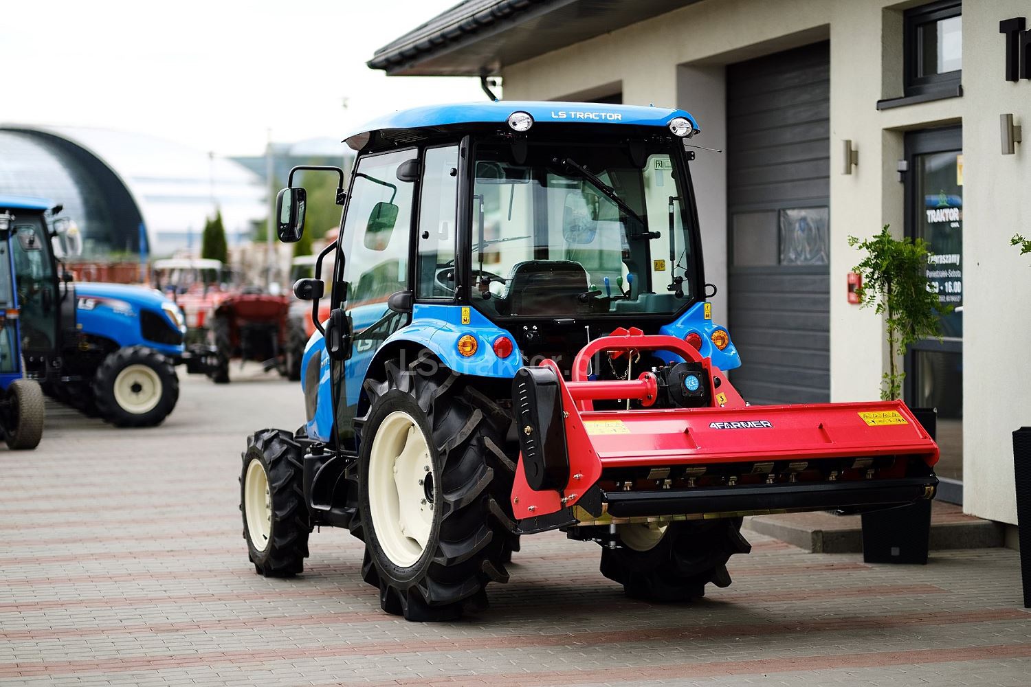 Traktor z kosiarką bijakową w zestawie - PROMOCJA! 