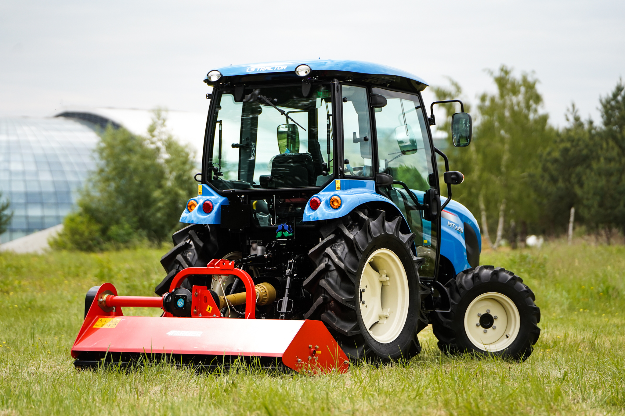 Kosiarka bijakowa – do czego się NIE nadaje? Najczęstsze błędy użytkowników